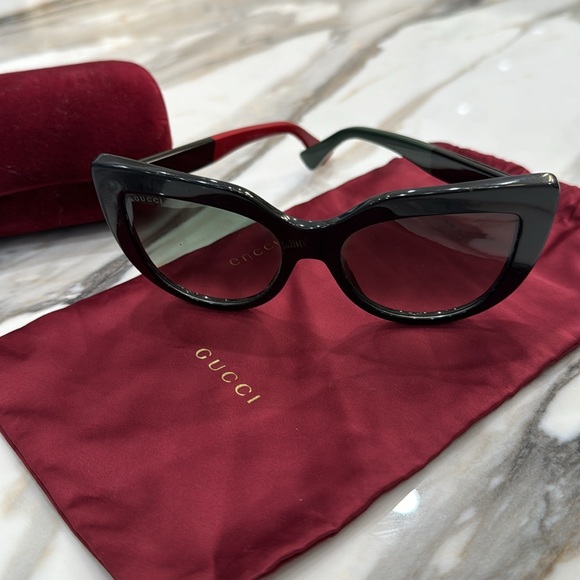Gucci Eyewear Black Cat-Eye Frame Sunglasses - Picture 2 of 6
